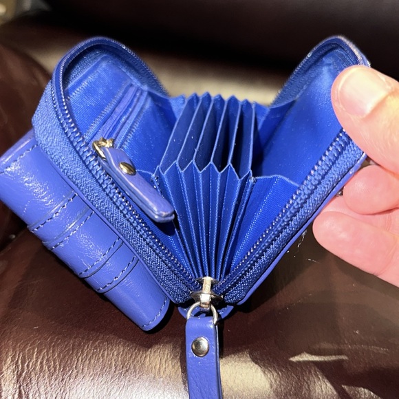 NWOT Danier Leather Crossbody Wallet - Picture 12 of 14